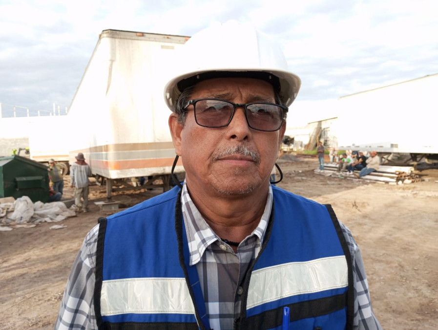 Trabajadores paralizan construcción de Walmart por falta de pago