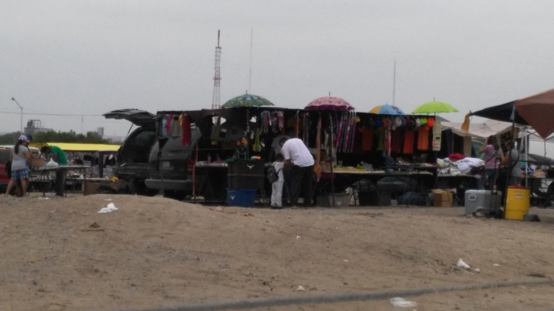 Inspeccionan medidas de higiene a comerciantes informales de Nuevo Laredo