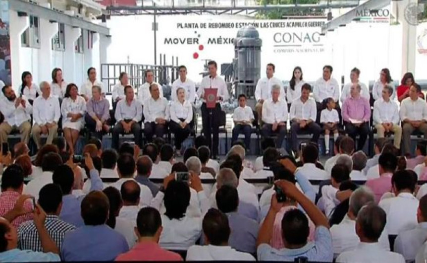 EPN entrego las mejoras en la carretera y abasto de agua en Guerrero 