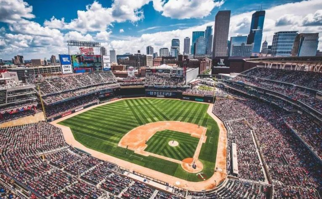 Retiran Twins de Minnesota estatua de Calvin Griffith, expropietario del equipo