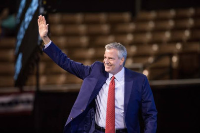 Nueva York retoma cuarentena a visitantes como medida ante COVID-19