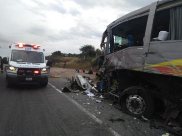 Choca autobús de equipo de básquetbol en Guanajuato