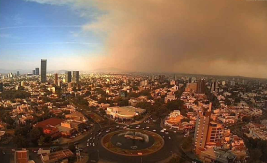 Humo de incendio forestal afecta a toda Guadalajara