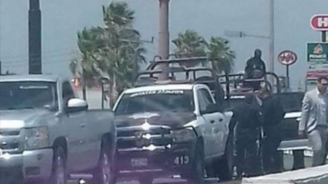 Impiden suicidio en puente Broncos 