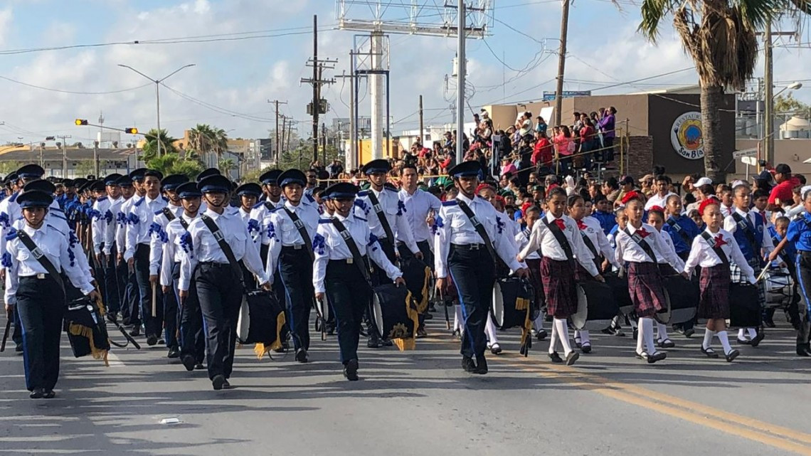 Celebran tradicional desfile de la Revolución Mexicana