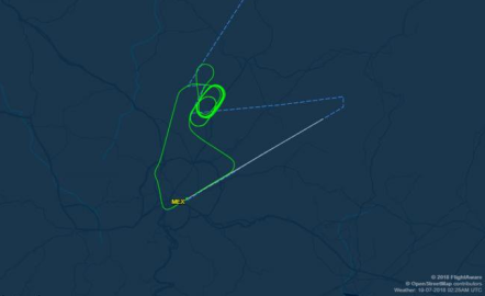 Vuelo de Iberia aterriza de emergencia en el AICM