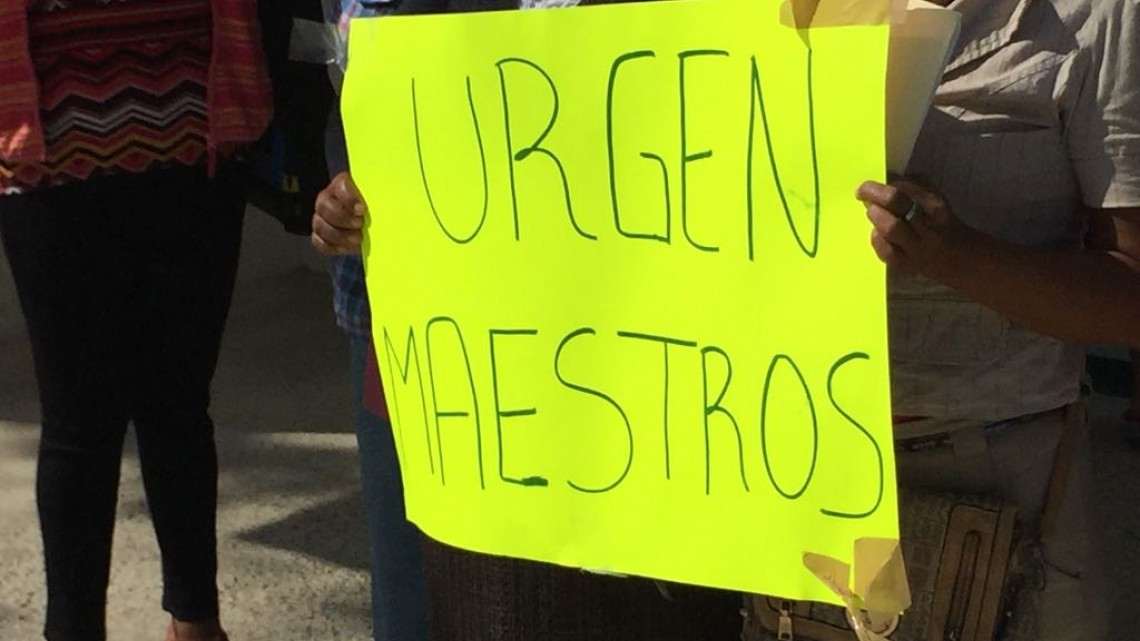 Inconformes padres de familia por falta de maestros
