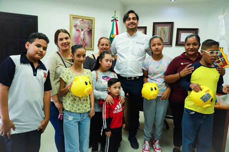 Alcalde Carlos Peña Ortiz apoya Boteo Teletón 2023