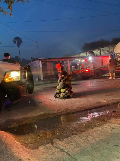 Apoya Protección Civil de Nuevo Laredo a sofocar incendio de Anáhuac, Nuevo León