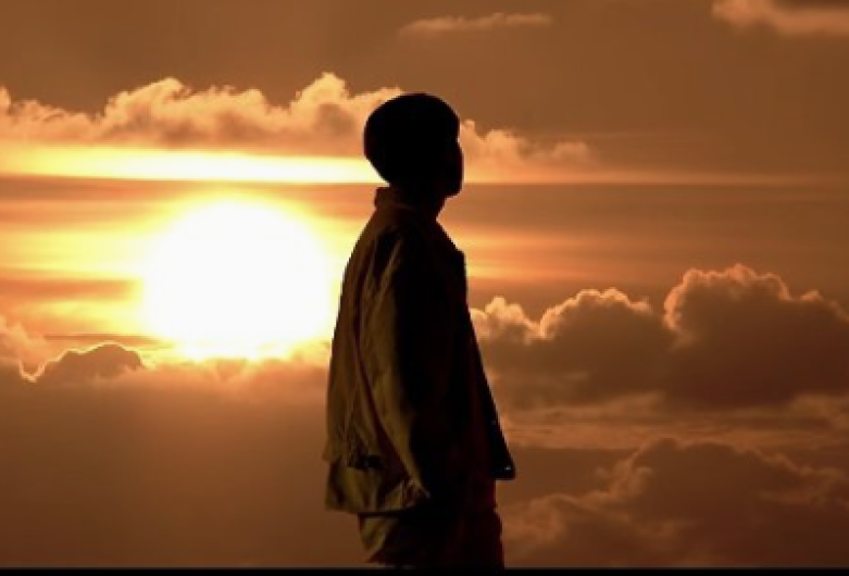 Comparten el video de “Airplane”