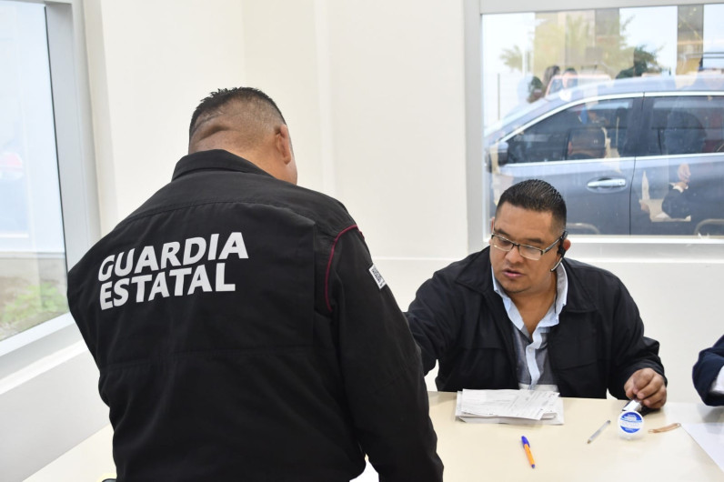 *Guardia Estatal y personal de la SSPT reciben becas estatales