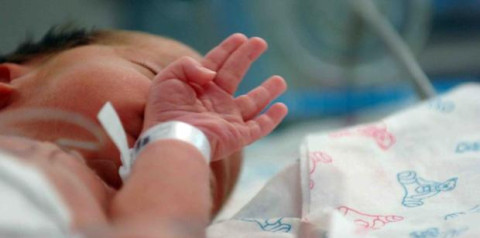 Detienen a 3 por intentar llevarse a recién nacido