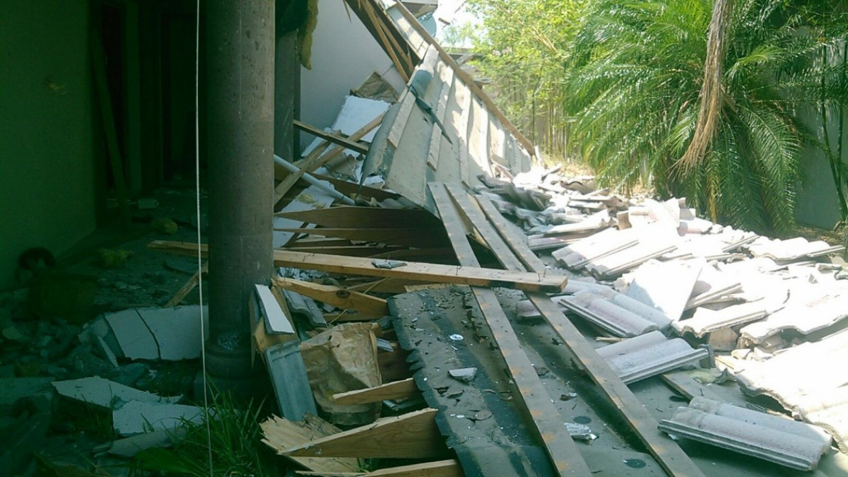 Colapsa techo de una casa en Las Haciendas