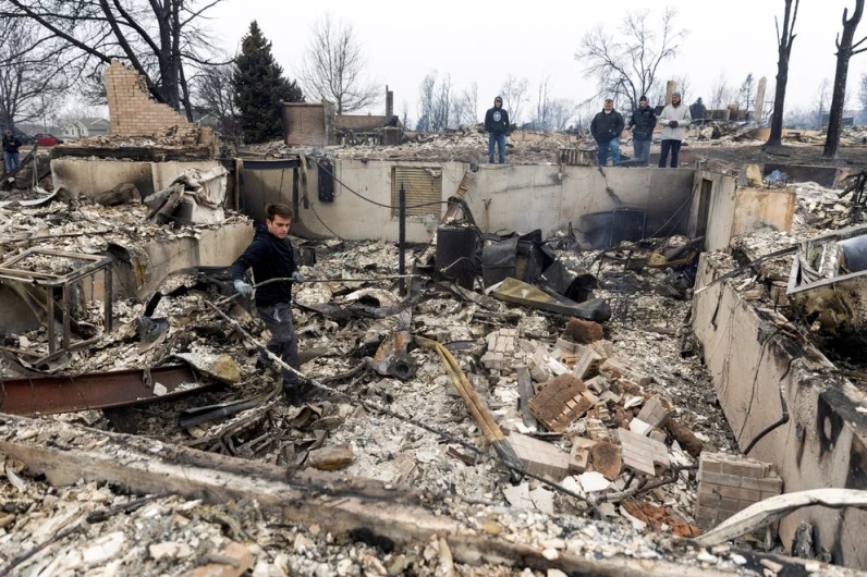Mil casas destruidas en Colorado por incendio forestal