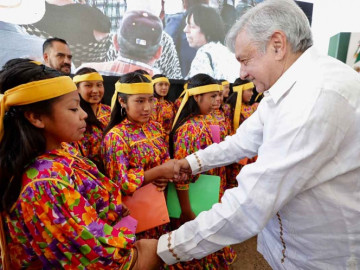 AMLO reconoce crisis humanitaria por migración masiva