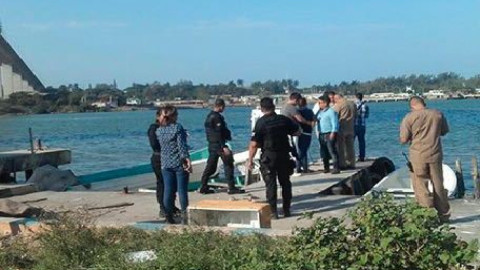 Mujer se lanza de puente