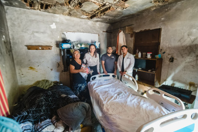 Gobierno del Alcalde Carlos Peña y DIF Reynosa entregan cama de hospital