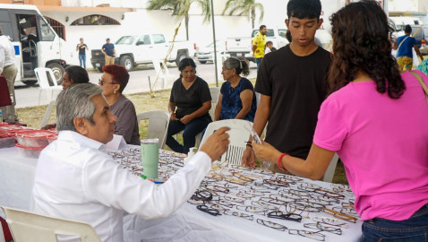 Realizan brigada médica