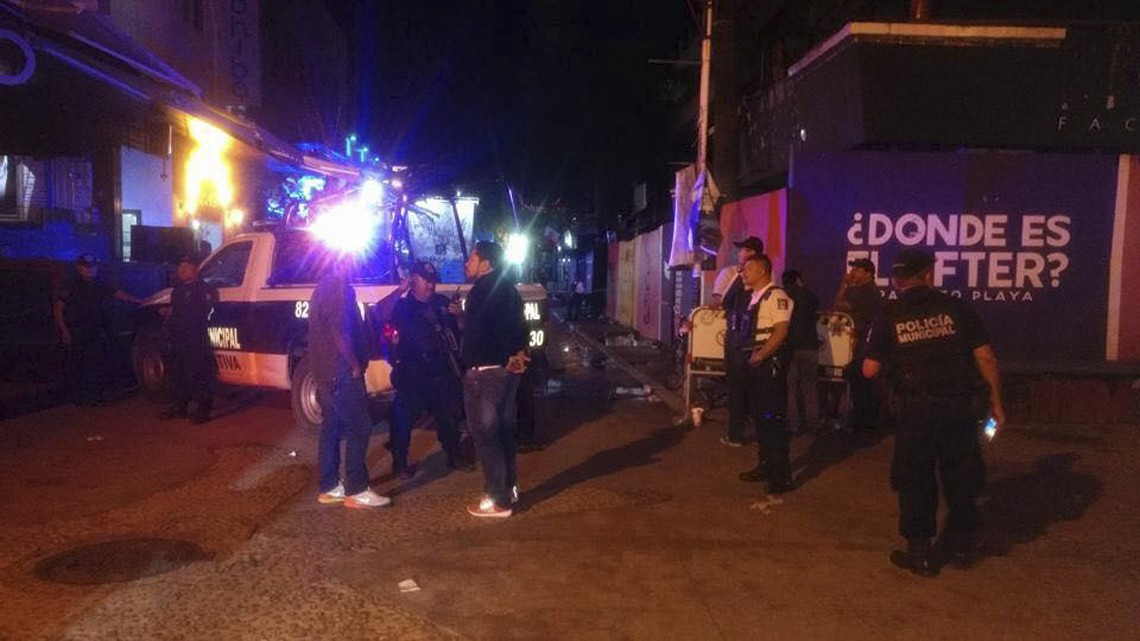 5 muertos y 15 heridos, saldo de balacera en el "Blue Parrot"
