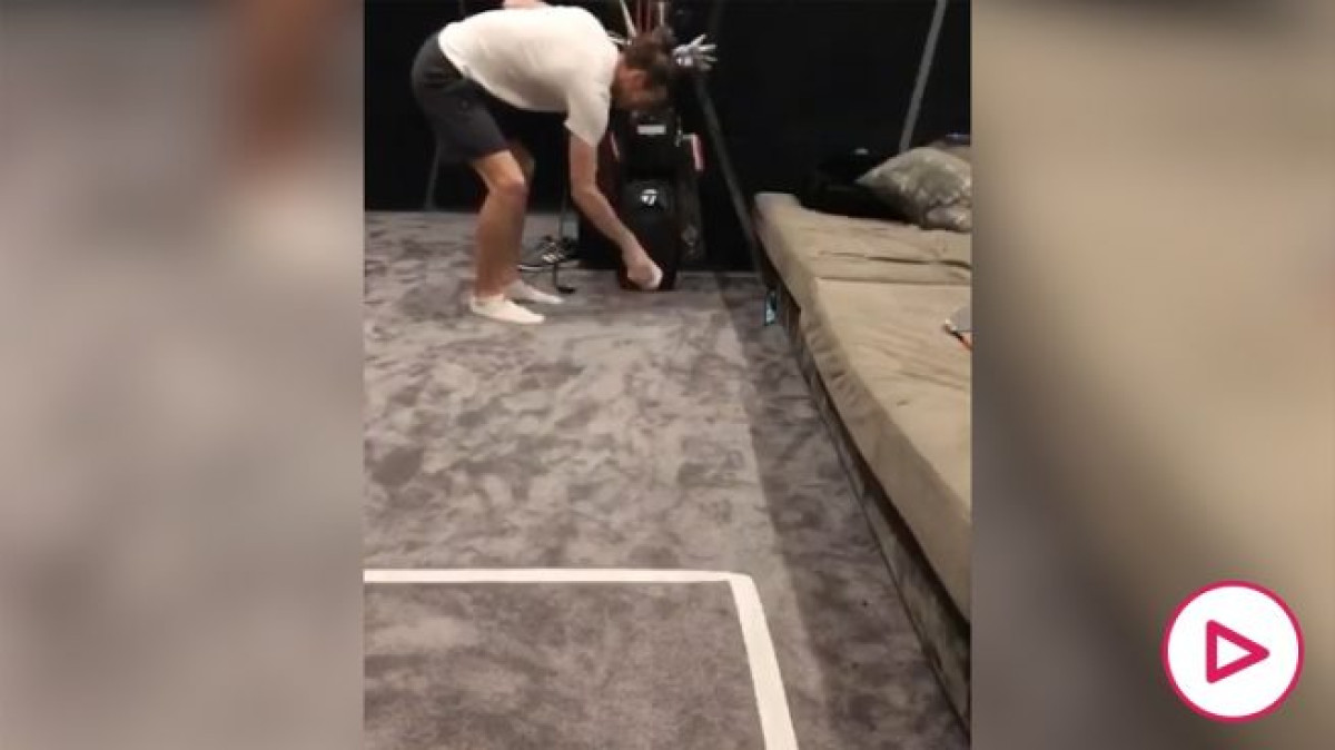 Gareth Bale logra hoyo en uno en el reto del papel higiénico