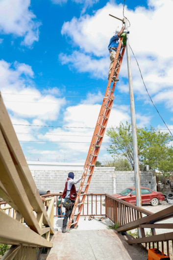 Brinda Alcalde Carlos Peña Ortiz seguridad a ciudadanos con mayor iluminación de calles