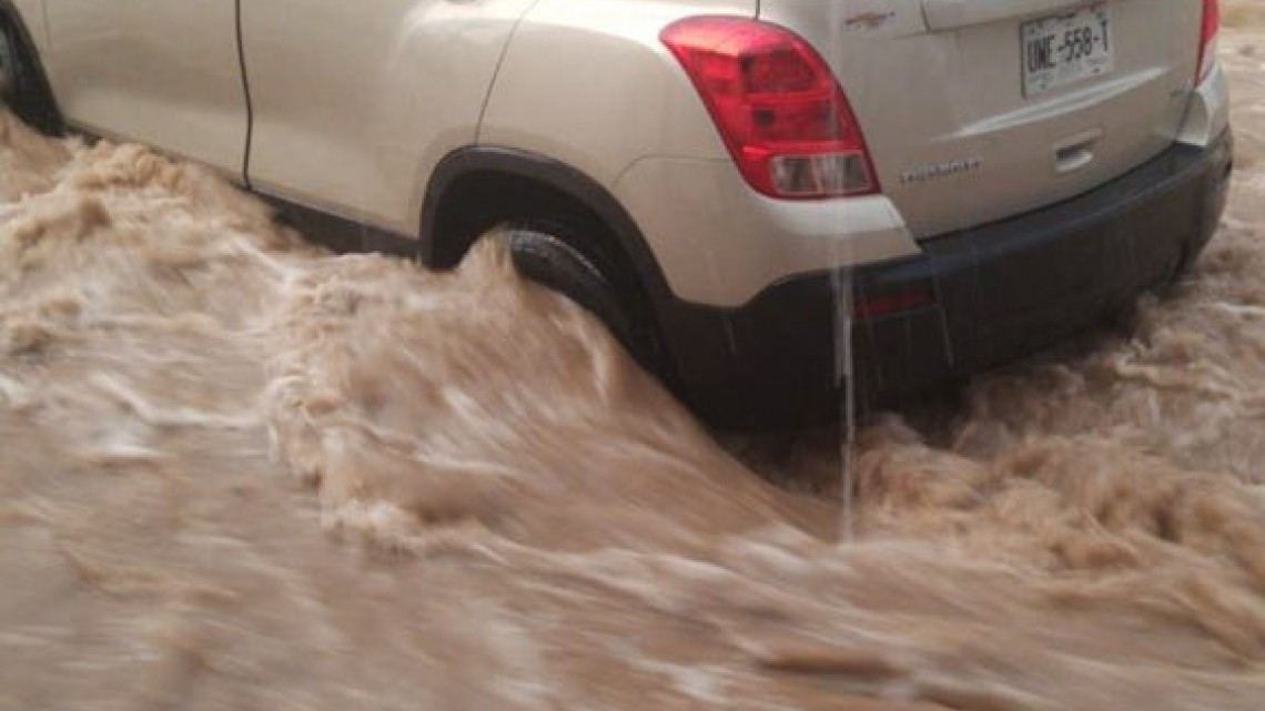 Matehuala es azotada por tromba, hay cuantiosos daños