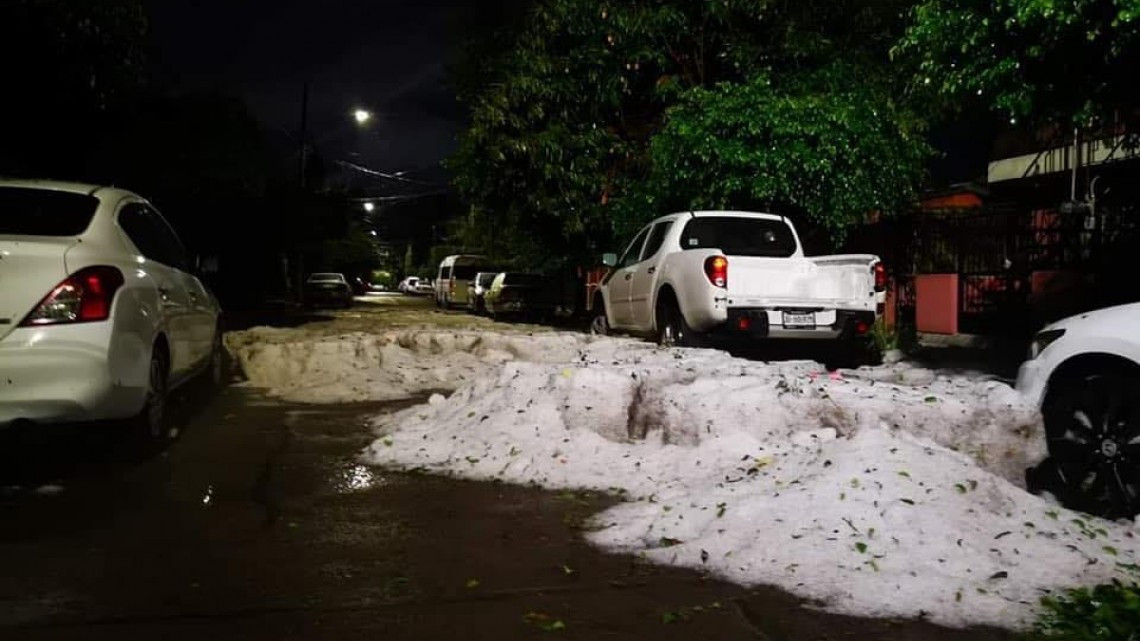Granizada deja a Guadalajara “sepultada”