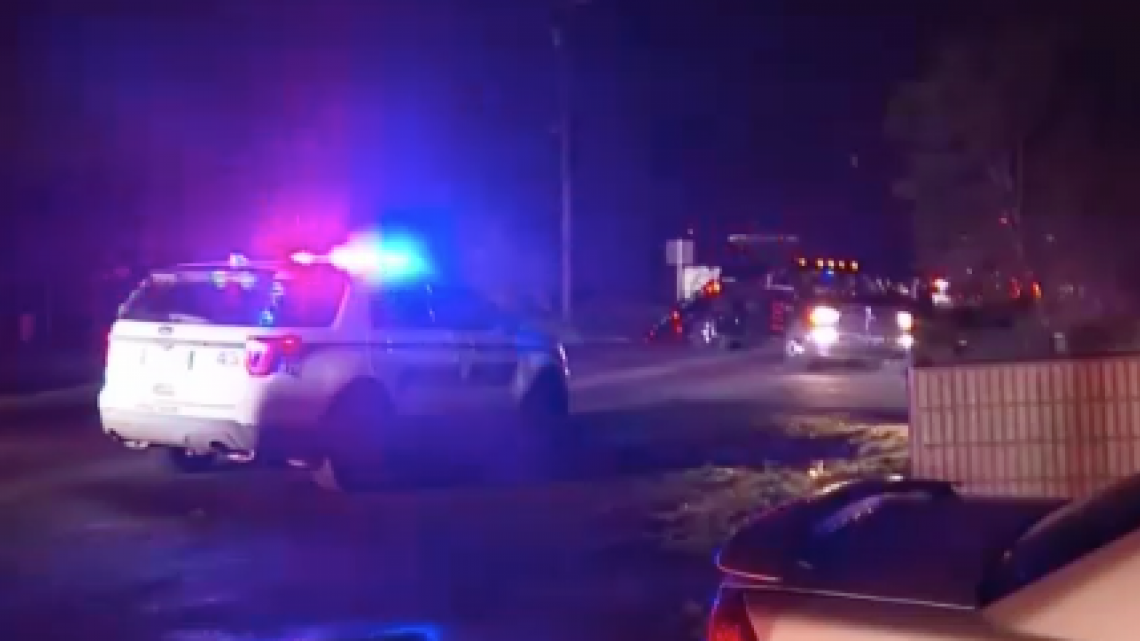 Se quema vehículo en plena carretera