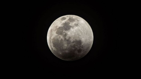 La "Superluna de sangre de lobo" en fotos