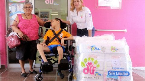 Continúa DIF Madero cumpliendo con las familias de la localidad