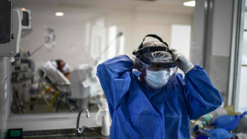 Los casos de COVID-19 caen, pero la pandemia sigue: OMS