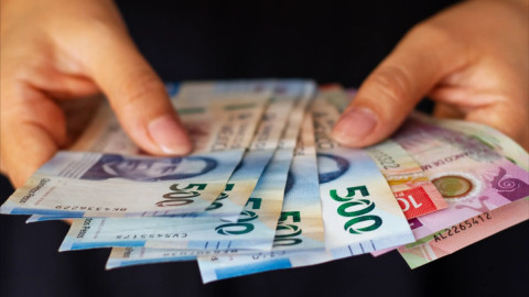 Gobierno anuncia aumento al salario mínimo del 13% para el 2026