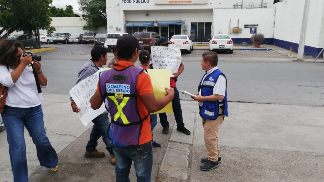Tardan en pagar a jornaleros