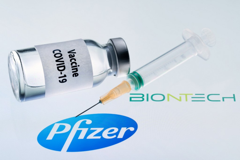 Cofundador de BioNTech asegura que será necesaria una tercera dosis de su vacuna