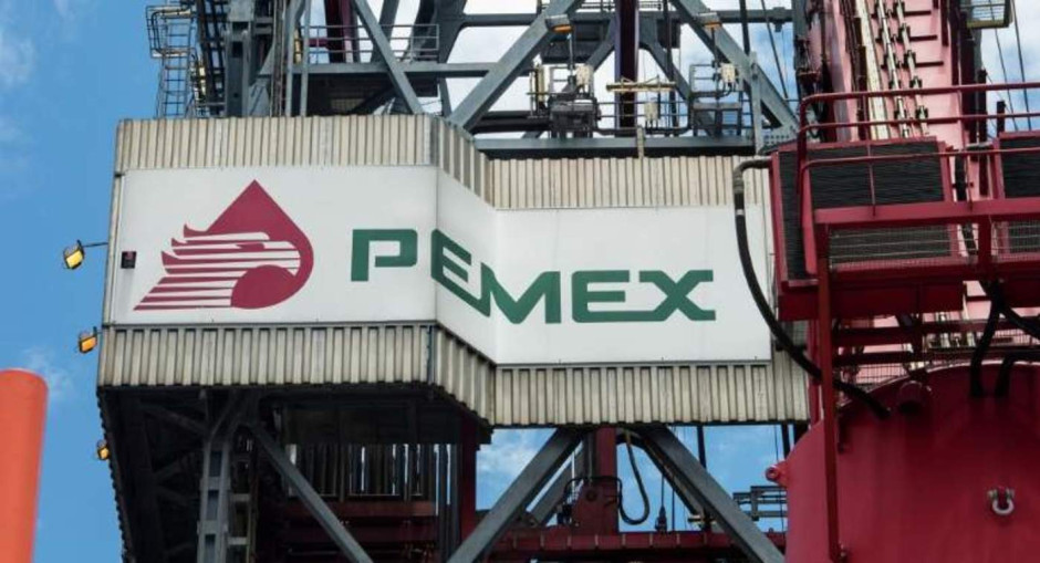 Fitch baja calificación a PEMEX