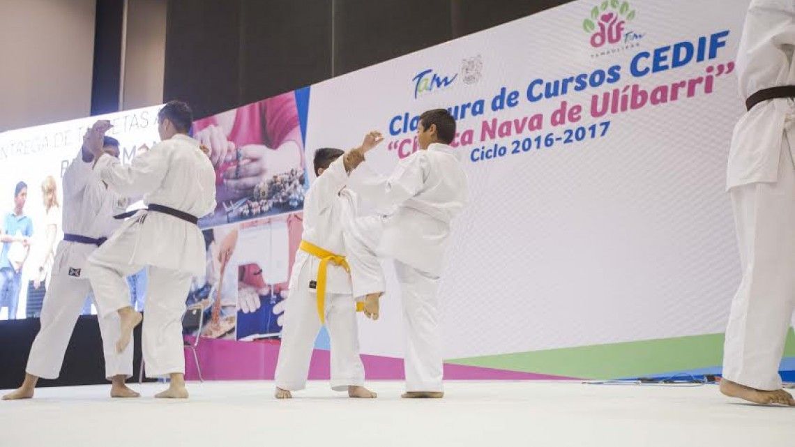 DIF entregan certificados en los CEDIF