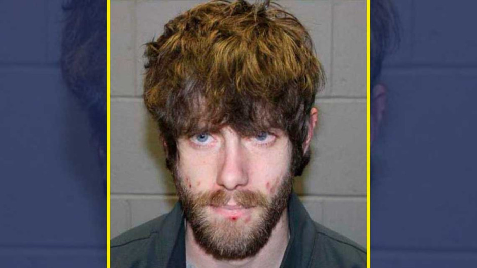 Buscan a hombre por disparar a policía y asaltar tienda