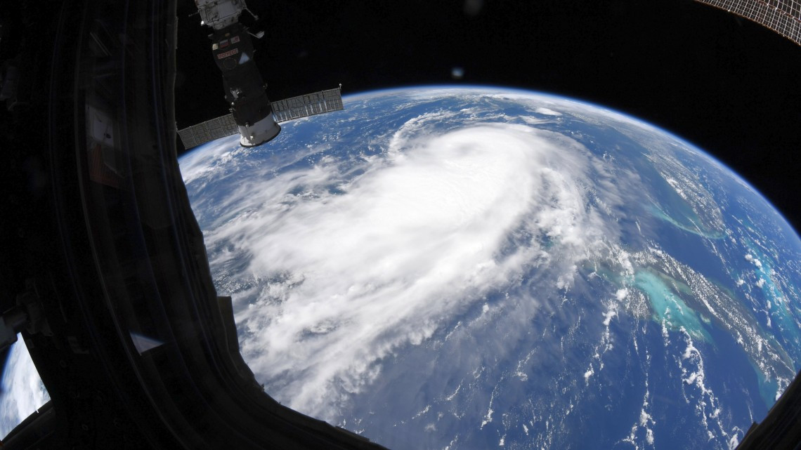 “Laura” continúa aproximándose a EU