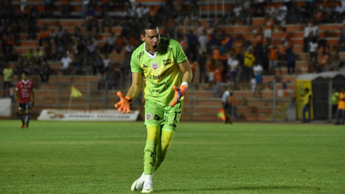 Mineros saca los tres puntos del Marte