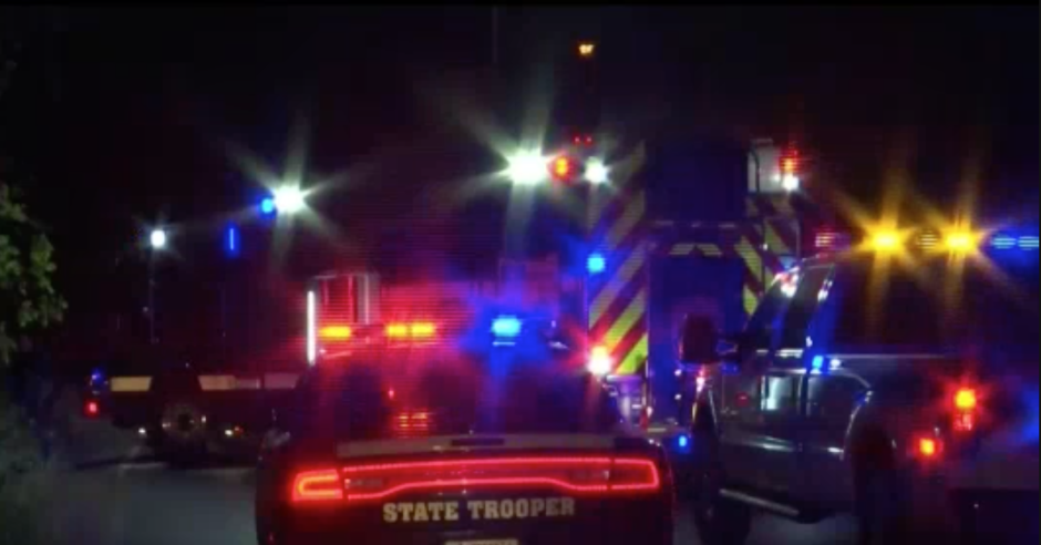 Hombre muere tras volcar su auto 