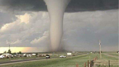 Varios tornados tocan tierra en Wyoming, EE.UU.