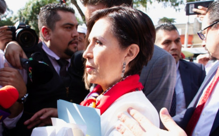 Buscan resolver futuro para Rosario Robles