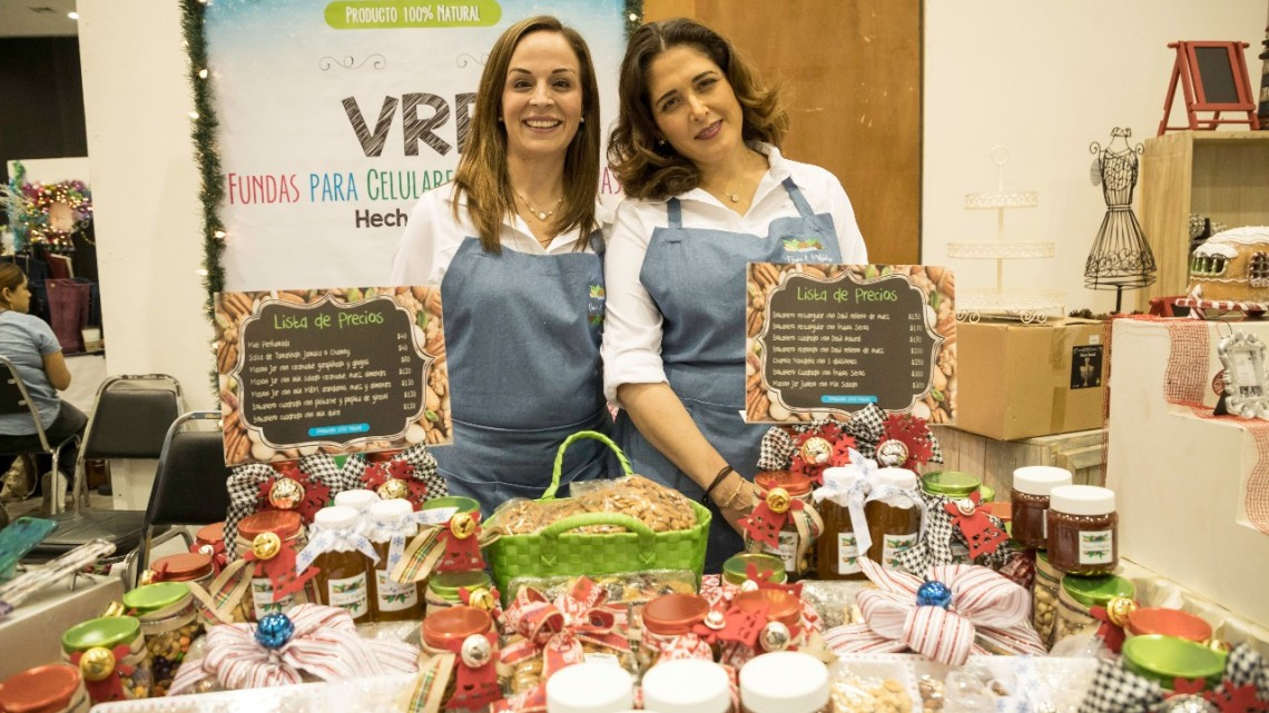 Inaugura DIF Segundo Bazar navideño 