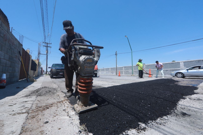 Atiende servicios públicos primarios reportes de bacheo 