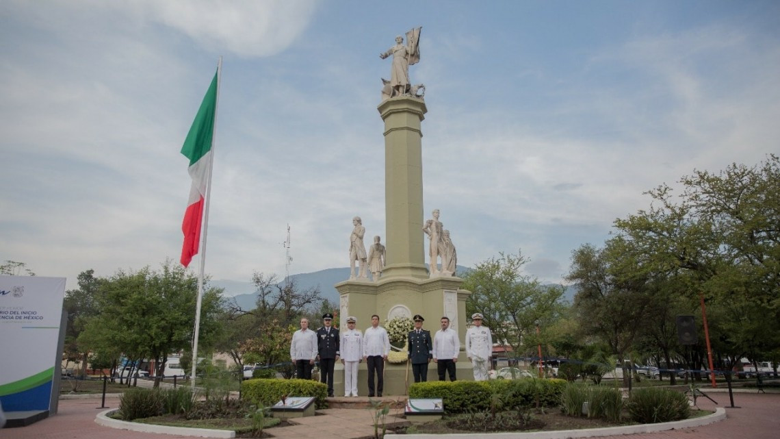 Encabeza gobernador desfile del inicio de la independencia de México