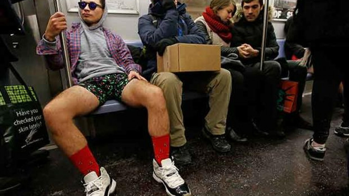 Viajan en metro de NY ¡sin pantalones!