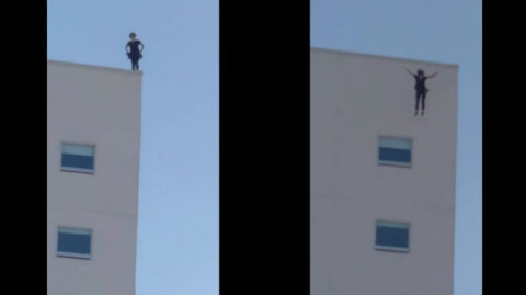 Mujer se lanza desde séptimo piso de un hotel