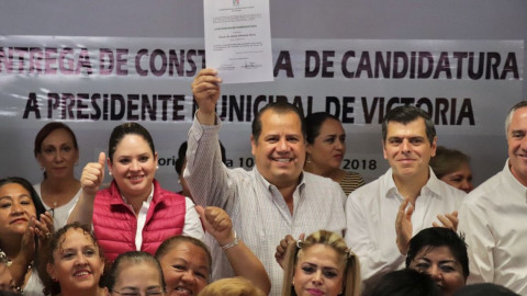 Recibe Oscar Almaraz constancia como candidato por Victoria