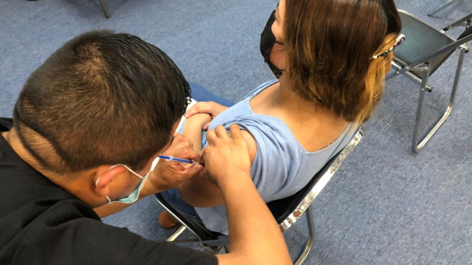 Vacunan a más de 103 mil 287 neolaredenses contra Covid-19 