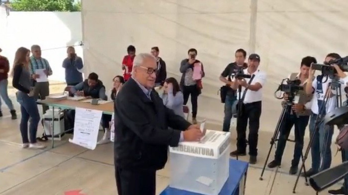 Candidatos en Puebla emiten su voto